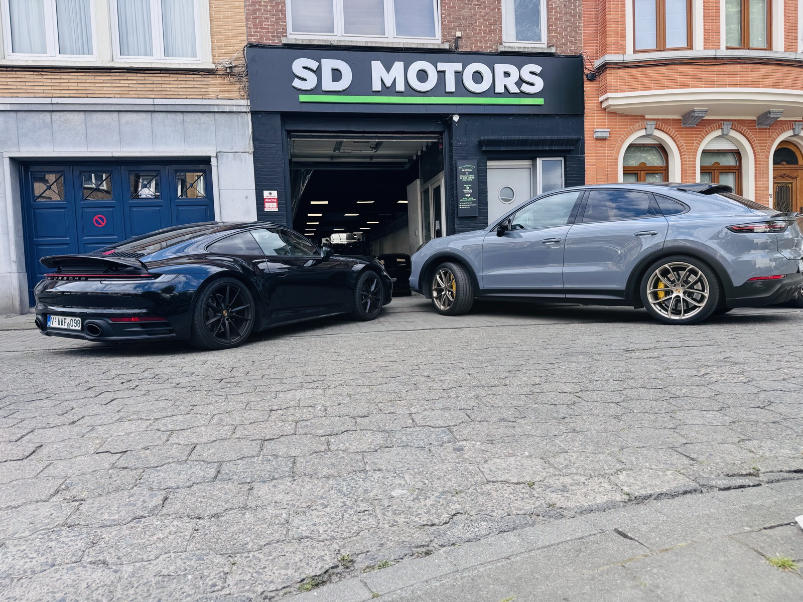 L'équipe SD Motors dans l'atelier